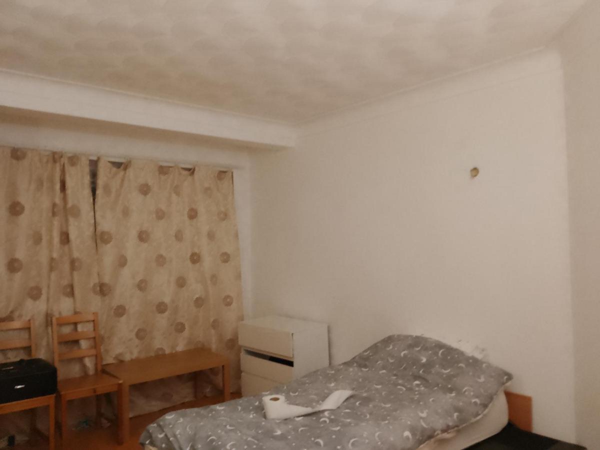 Private Rooms In 3 Bedroom Flat!! London Kültér fotó